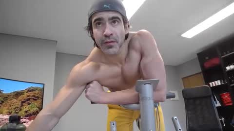 Snapshot of latino23bom chatting on December 19, 10:22 am sam online show from December 19, 10:22 am