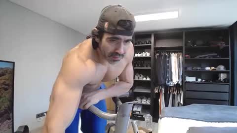 Snapshot of latino23bom chatting on December 23, 9:51 am sam online show from December 23, 9:51 am