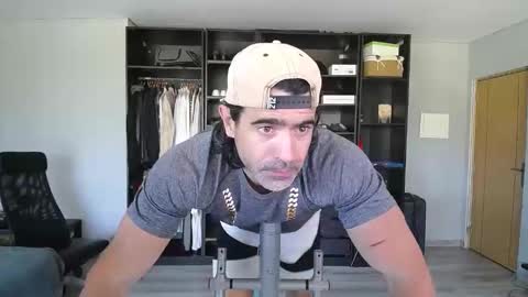 Snapshot of latino23bom chatting on March 28, 9:09 am sam online show from March 28, 9:09 am