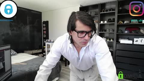 Snapshot of latino23bom chatting on April 1, 11:22 am sam online show from April 1, 11:22 am