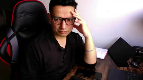 Snapshot of latino8484 chatting on October 14, 8:26 am latino8484 online show from October 14, 8:26 am