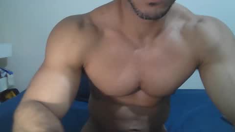 latino_rodri online show from March 28, 12:49 pm