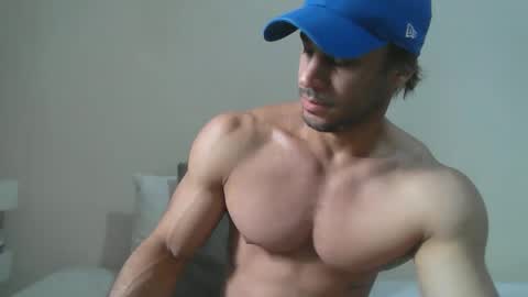 latino_rodri online show from May 10, 8:52 am