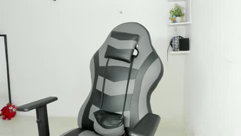 Snapshot of latinoalpha73 chatting on February 13, 12:01 pm latinoalpha73 online show from February 13, 12:01 pm