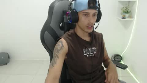 Snapshot of latinoalpha73 chatting on February 28, 9:32 am latinoalpha73 online show from February 28, 9:32 am