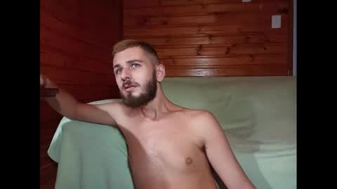 Snapshot of latinodiparis chatting on February 10, 1:03 am latinodiparis online show from February 10, 1:03 am