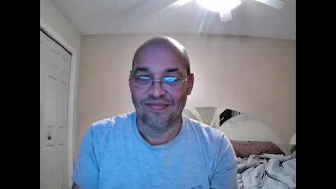 Snapshot of latinoinfla chatting on January 19, 1:43 am latinoinfla online show from January 19, 1:43 am
