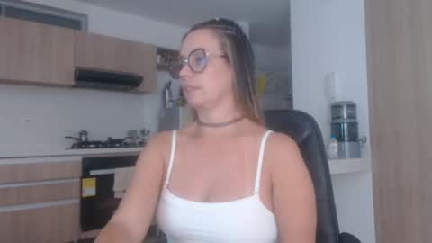 latinpaprika online show from October 31, 2:12 am