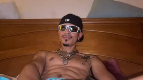 latinprincee online show from December 17, 12:27 am