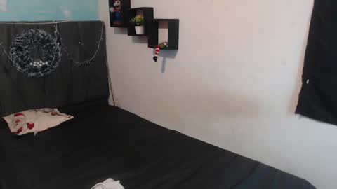 Snapshot of latins_boys_20 chatting on December 7, 3:58 am NICK online show from December 7, 3:58 am