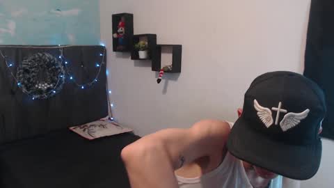 Snapshot of latins_boys_20 chatting on December 9, 2:24 am NICK online show from December 9, 2:24 am