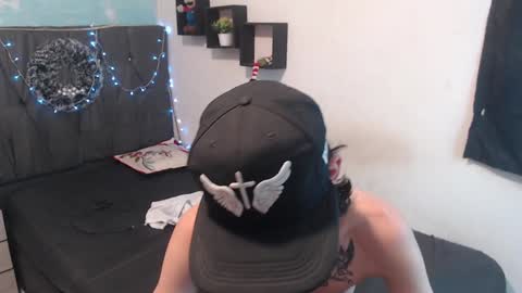 Snapshot of latins_boys_20 chatting on December 9, 8:33 am NICK online show from December 9, 8:33 am