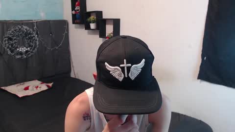 Snapshot of latins_boys_20 chatting on December 12, 4:04 am NICK online show from December 12, 4:04 am