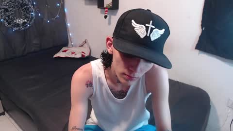 Snapshot of latins_boys_20 chatting on December 15, 4:18 am NICK online show from December 15, 4:18 am