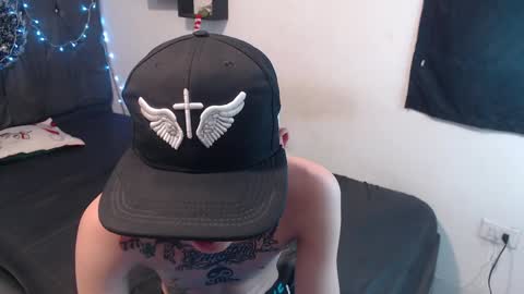 Snapshot of latins_boys_20 chatting on December 17, 7:18 am NICK online show from December 17, 7:18 am