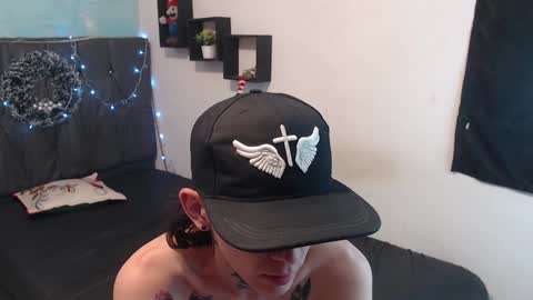 Snapshot of latins_boys_20 chatting on December 17, 10:23 am NICK online show from December 17, 10:23 am