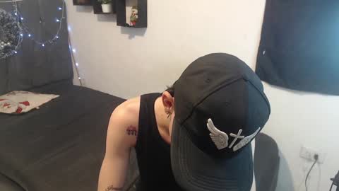 Snapshot of latins_boys_20 chatting on December 20, 4:31 am NICK online show from December 20, 4:31 am