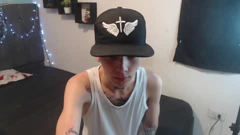 Snapshot of latins_boys_20 chatting on December 21, 4:52 am NICK online show from December 21, 4:52 am