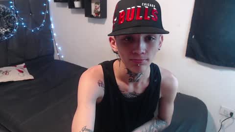 Snapshot of latins_boys_20 chatting on December 30, 3:58 am NICK online show from December 30, 3:58 am