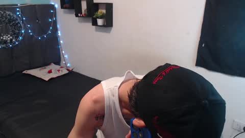 Snapshot of latins_boys_20 chatting on December 31, 4:49 am NICK online show from December 31, 4:49 am