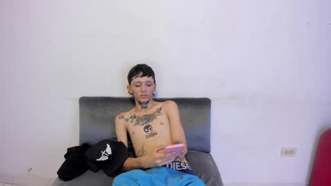 Snapshot of latins_boys_20 chatting on January 27, 7:56 am NICK online show from January 27, 7:56 am