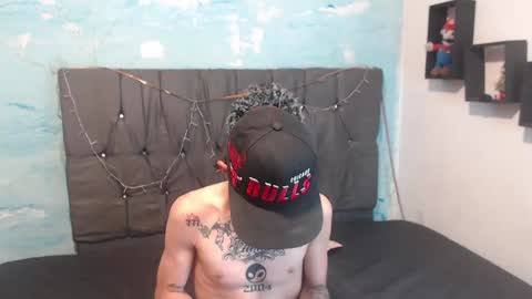 Snapshot of latins_boys_20 chatting on January 29, 3:44 am NICK online show from January 29, 3:44 am