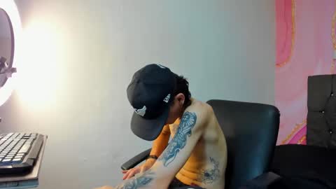 Snapshot of latins_boys_20 chatting on October 8, 10:18 pm NICK online show from October 8, 10:18 pm