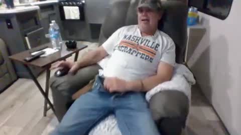 Snapshot of latniter742349 chatting on January 6, 1:31 am latniter online show from January 6, 1:31 am