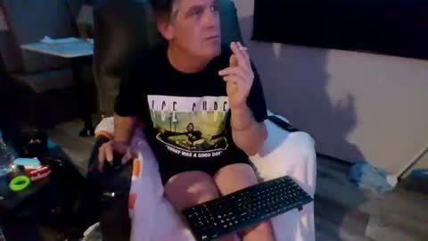 Snapshot of latniter742349 chatting on January 7, 4:50 am latniter online show from January 7, 4:50 am