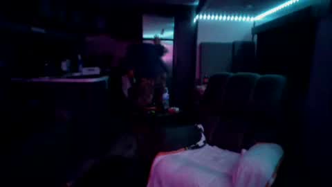 Snapshot of latniter742349 chatting on January 10, 8:18 am latniter online show from January 10, 8:18 am