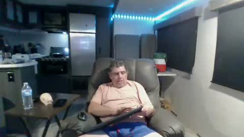 Snapshot of latniter742349 chatting on February 16, 1:36 am latniter online show from February 16, 1:36 am