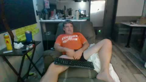 Snapshot of latniter742349 chatting on October 8, 6:22 am latniter online show from October 8, 6:22 am