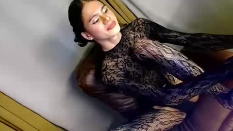 latrina_ online show from April 24, 1:02 pm