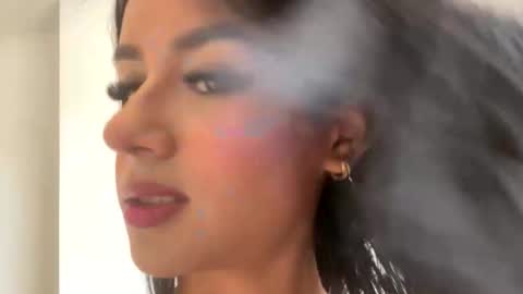 Snapshot of lau319414 chatting on March 23, 3:05 pm Laura Valmont online show from March 23, 3:05 pm