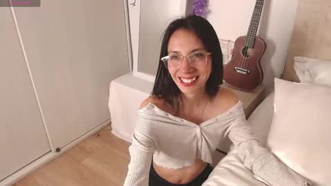 Snapshot of laugreen chatting on April 22, 11:06 pm Laura online show from April 22, 11:06 pm
