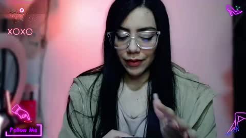 Snapshot of laujgray chatting on October 13, 3:39 am laujgray online show from October 13, 3:39 am