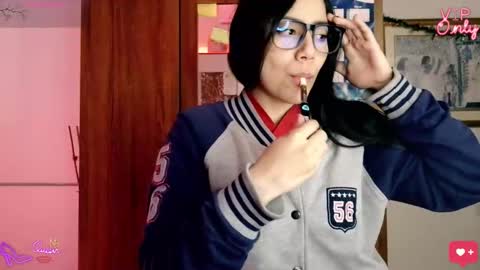 Snapshot of laujgray chatting on February 15, 8:35 am laujgray online show from February 15, 8:35 am