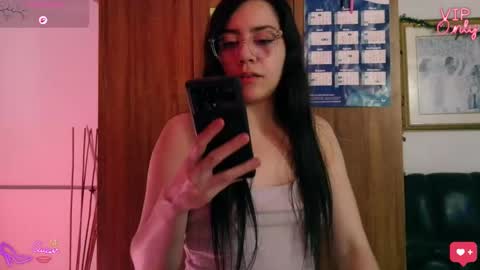 Snapshot of laujgray chatting on March 1, 5:09 am laujgray online show from March 1, 5:09 am