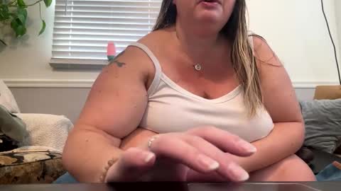 Snapshot of laulauma chatting on January 22, 2:35 pm LauLauMa online show from January 22, 2:35 pm