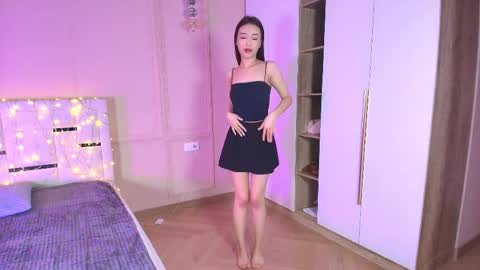 Snapshot of laumalove chatting on April 1, 5:19 am Lauma online show from April 1, 5:19 am