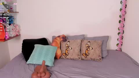Snapshot of laura1__ chatting on October 4, 10:08 pm laura1__ online show from October 4, 10:08 pm