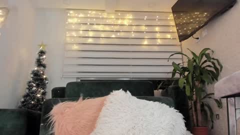 Snapshot of laura__cruz chatting on December 12, 3:21 am laura cruz online show from December 12, 3:21 am