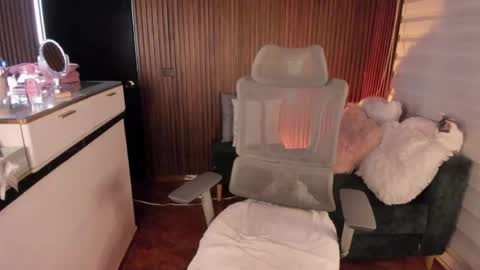 laura cruz online show from April 13, 1:11 am