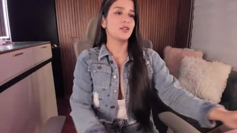 laura cruz online show from June 20, 5:10 am