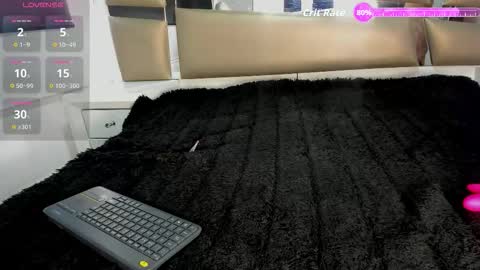 laura__js_ online show from December 3, 4:49 pm