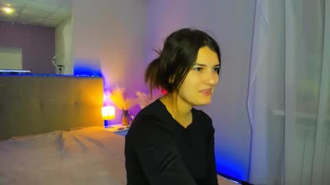 Laura online show from November 20, 5:51 am