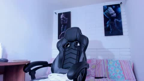   online show from January 4, 4:22 pm