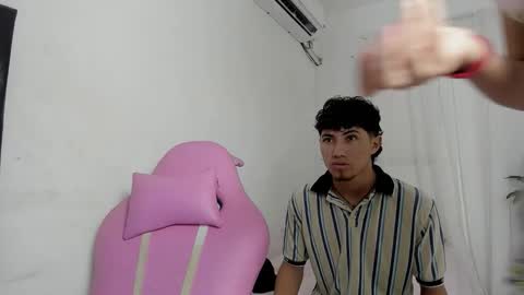 laura_and_kevin online show from January 7, 8:44 pm