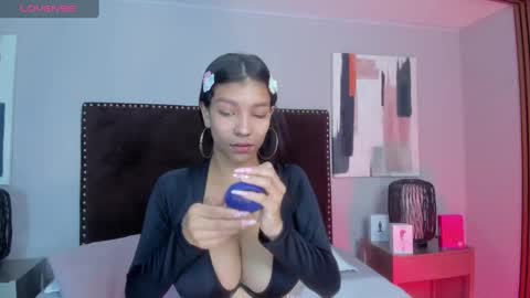 Laura online show from February 25, 1:06 pm