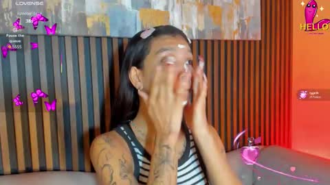 Laura online show from December 19, 12:56 pm